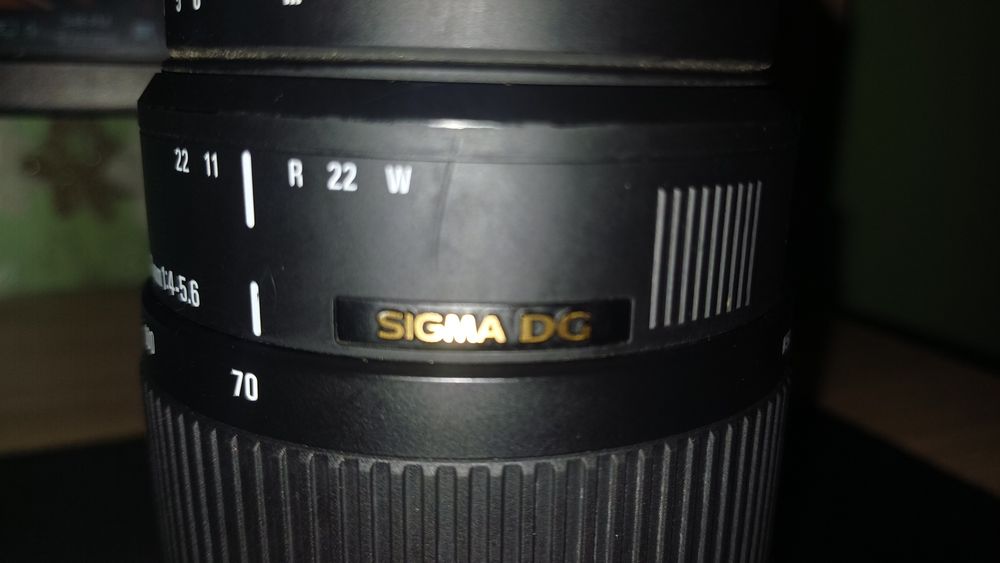Sigma 70-300mm f/4-5.6 DG Macro