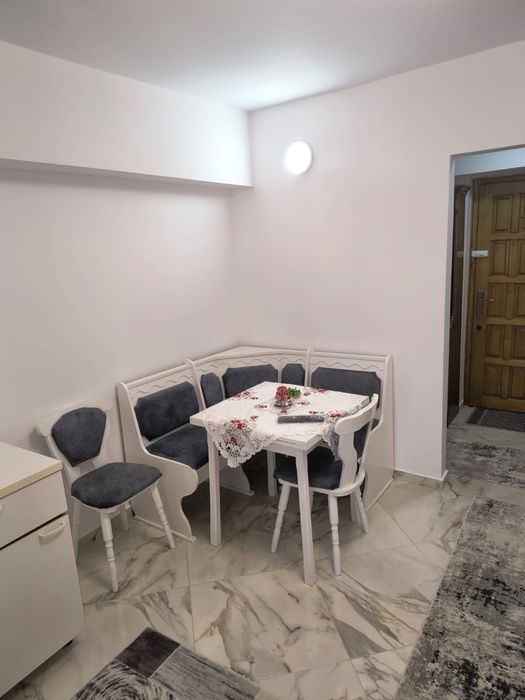 Inchiriez apartament  cu 2 dormitoare decomandate