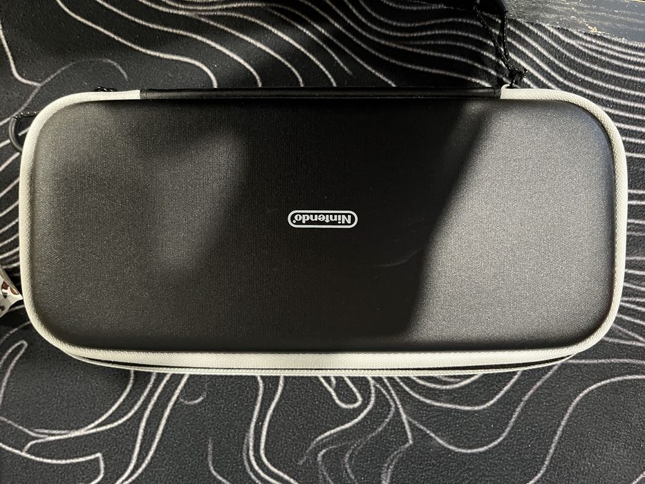 Nintendo switch с 2 игри и 2 SD карти  + подарък Super mario party