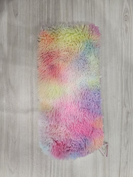 Пухкава шарен несесер