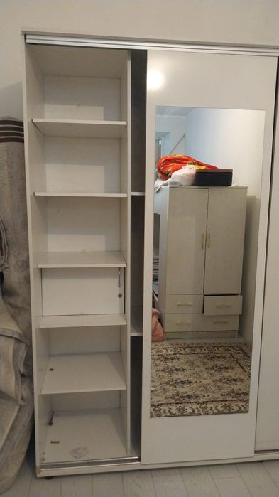 Шкаф белого цвета