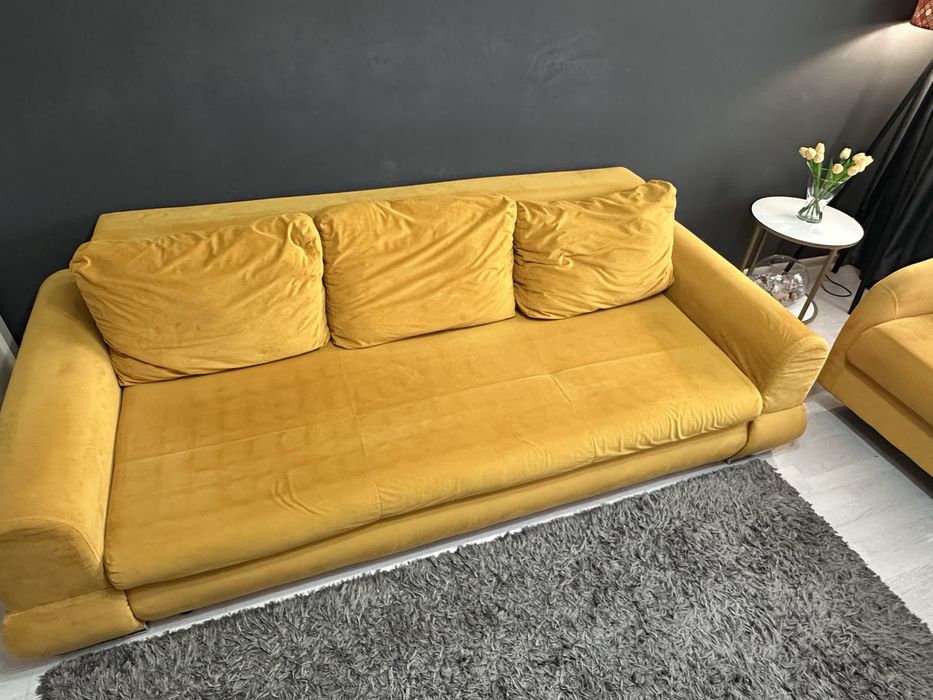 Canapea extensibila si 2 fotolii galbene