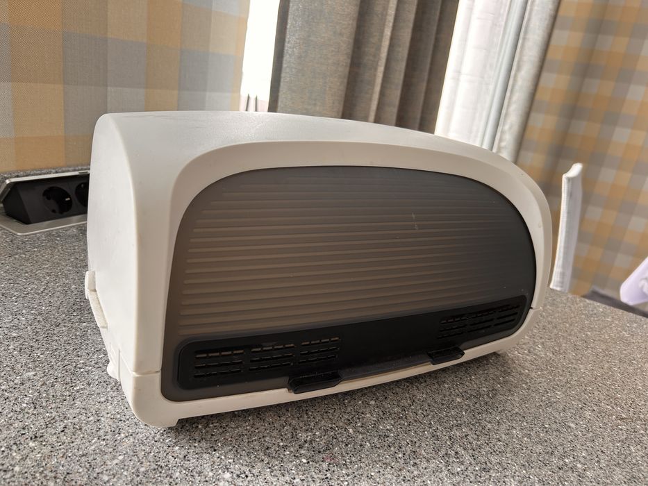 Продам хлебницу Tupperware