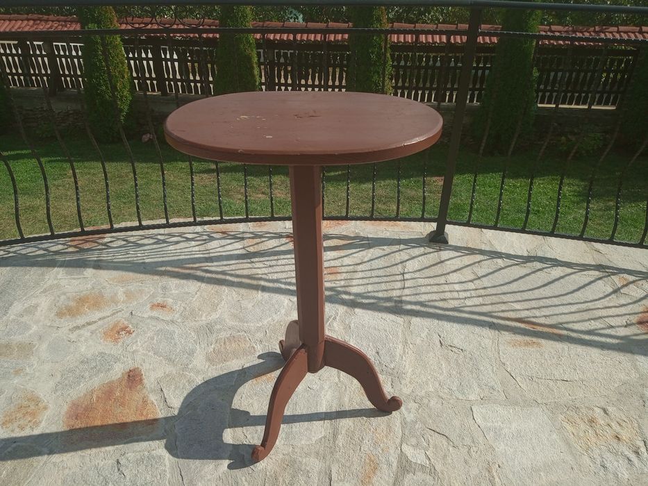 Дървено столче..Нощви.Маса -2 броя.