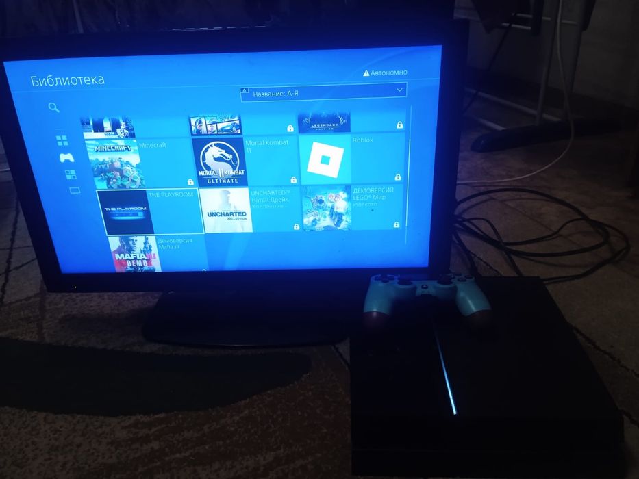 Продам PS4 с телевизором есть 2 джостика