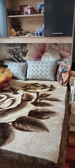 Къща от която се продава втори етаж със самостоятелен вход.И малък дв