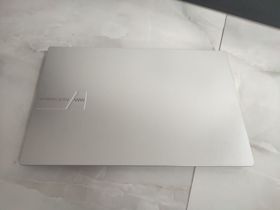 Laptop NOU Asus Vivobook - i5-1235u/ 12gb/256gb /Tastatura Iluminata