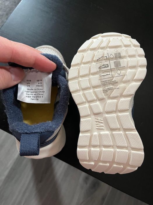 Adidasi bebelusi H&M