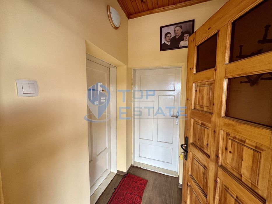 Двуетажна къща с кладенец в село Добри дял, област Велико Търново