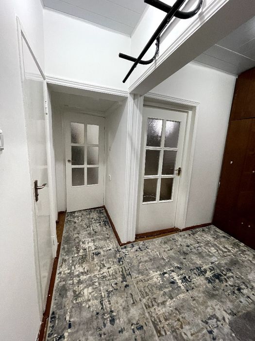 Себзорда  барча жихозлари билан . 2 xonali uy sotiladi yoki xovliga yo