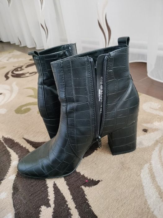 Ghete damă ,elegante,marime 38