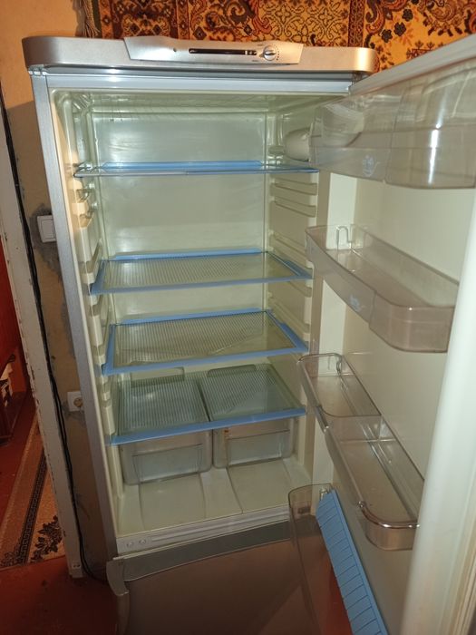 Продам холодильник INDESIT