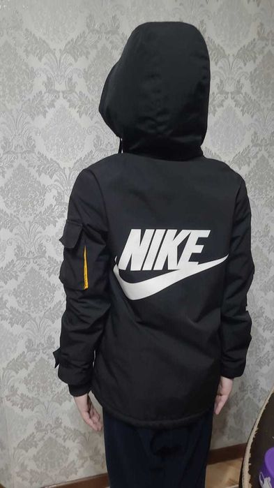 Куртка демисезонная на мальчика.