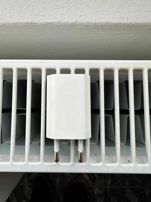 Încărcător adaptor priză Original Apple iPhone mufă clasică tip USB A, NOU, pentru iphone generație 5-12. Putere 5W, tablete, gadgeturi, telefoane etc