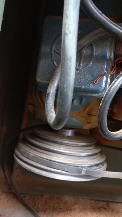 фреза с четириролков подавател мотор 4kw.