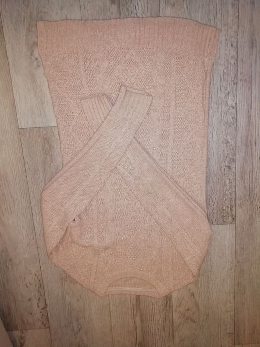 Кофта с жемчугами теплая