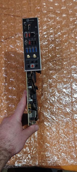 дънна платка msi b650 tomahawk