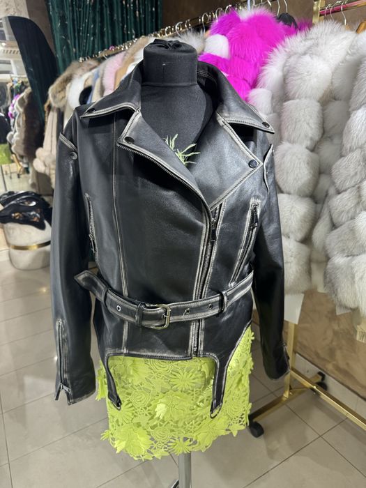 Geaca din piele naturala noua cu eticheta 1000 lei