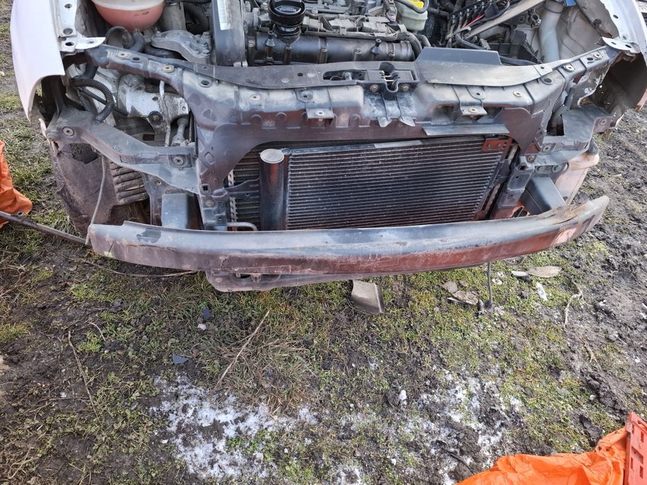 Vand   faruri capota  motor  seat ibizta an 2003