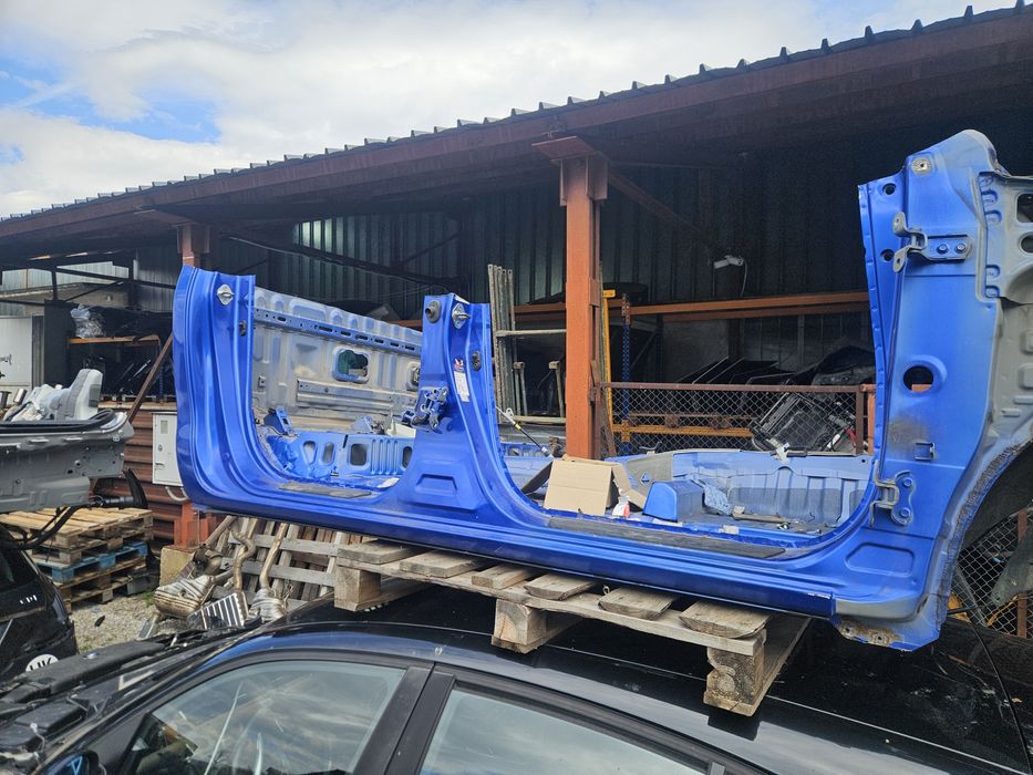 Десен праг за Toyota Hilux 2017-2024