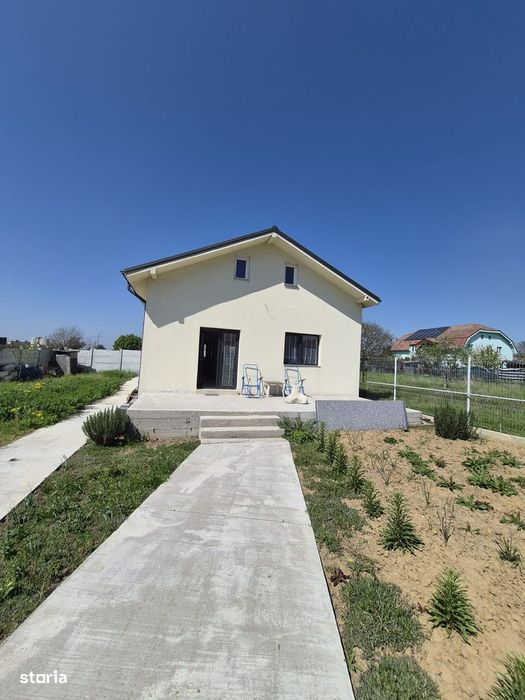 Casa nouă 3 camere, două băi, 500 mp,  Bariera Valcii/ str. Carpenului