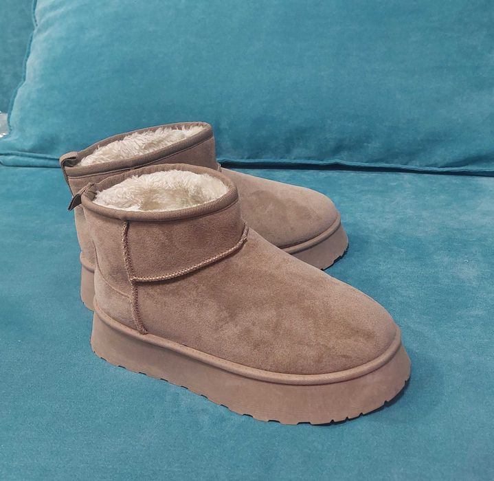 Топли ботуши в бежов цвят