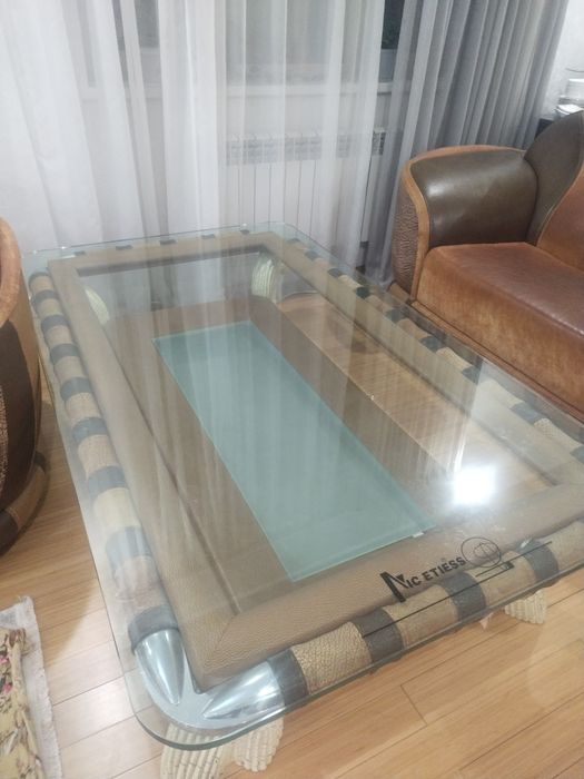 стеклянный журнальный стол