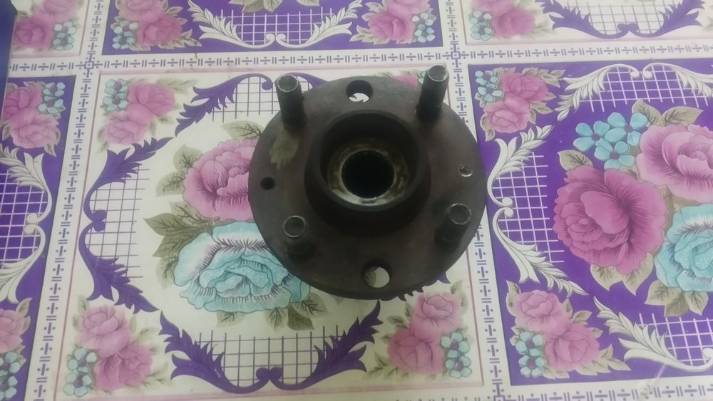 Продам ступицы для машины для колес недорого отдам