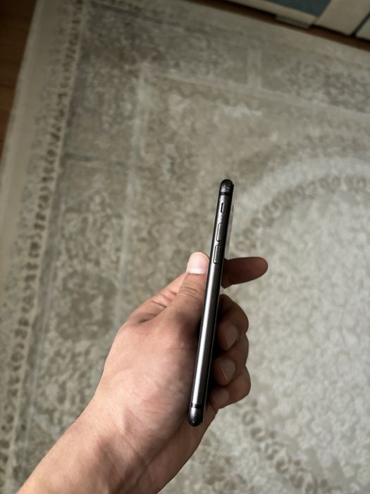 iPhone 8 (Айфон) в хорошем состояний