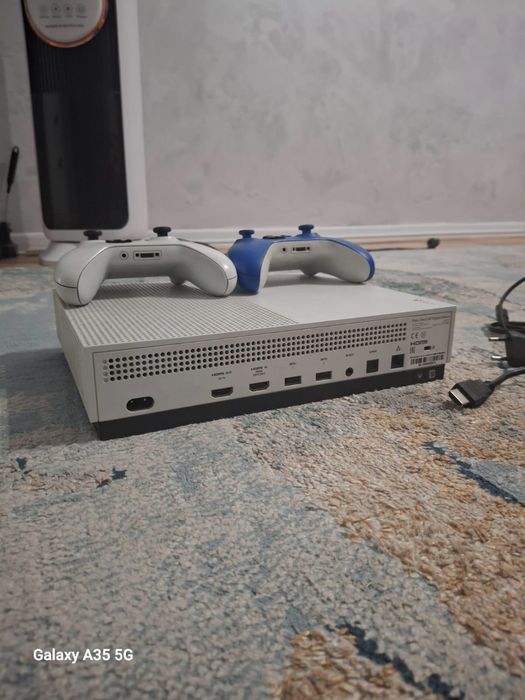 Xbox и два джостика