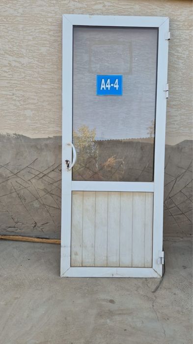 Продаются  аква-дверь и окно