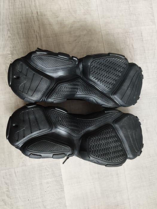 Продам новые кроссовки 44 размера