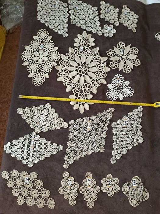 Ръчно плетени покривки, каренца, якички и др., ретро – общо 68 броя