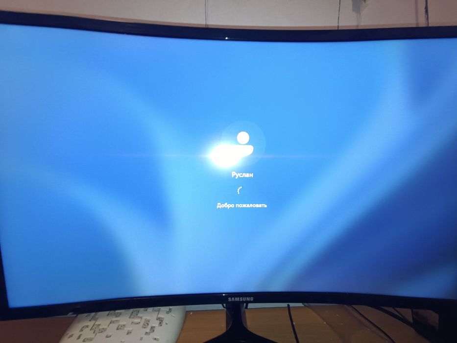 Кампютер Виндолвс-11 с манетором