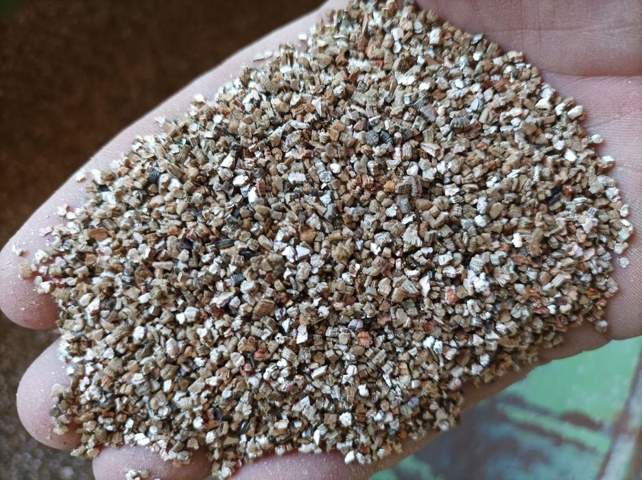 Vermikulit-qurilish,chorvachilik va kóchat uchun