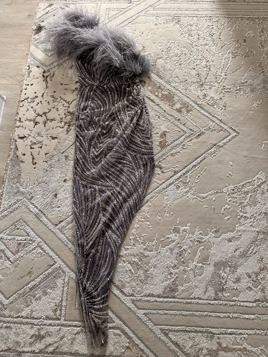 Продаю стильное дизайнерское платье