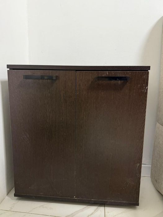 Шкаф для хранения с полкой