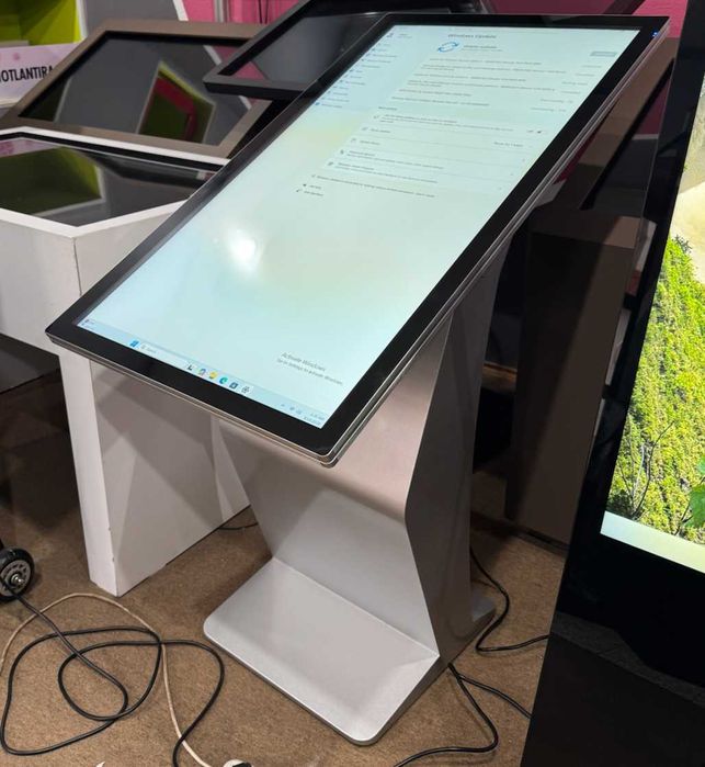 K-stend sensorli kiosk 43"