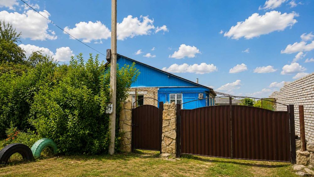 Просторный загородный дом с большим участком