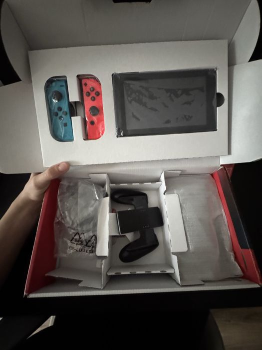 Nintendo switch ,mario kart deluxe+online