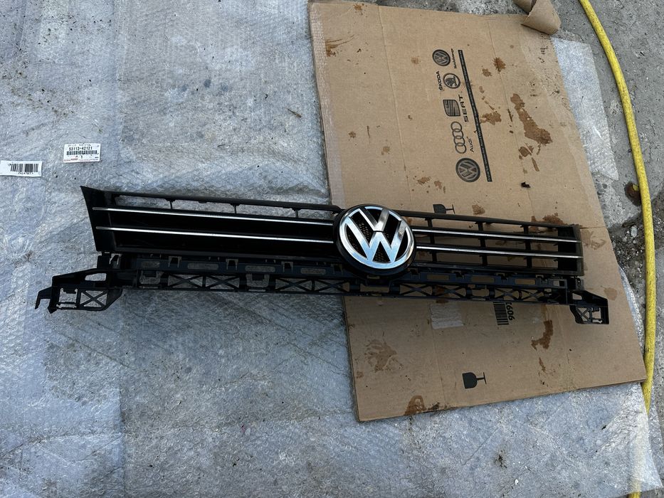 Grilă radiator vw touran .cod:1T0853655.C.