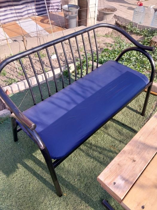 Скамейка с столом