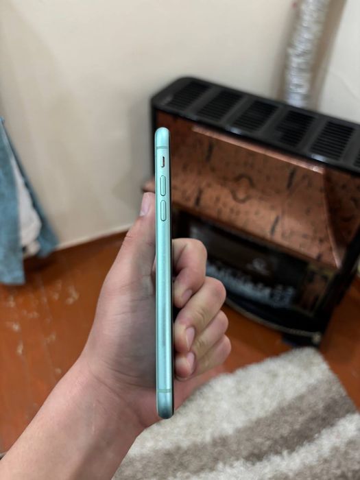 Срочно продам айфон 11