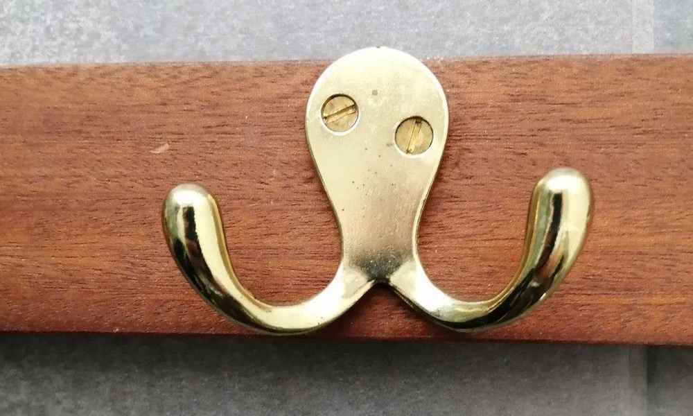 Umeraș cu 10 cârlige. Fabricat din Lemn de salcâm și cârlige din alamă