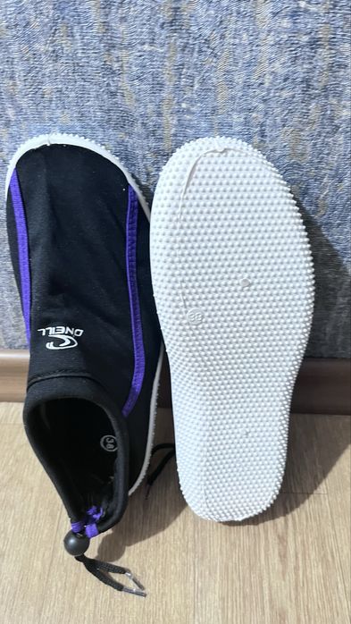 Коралки обувь для плаванья