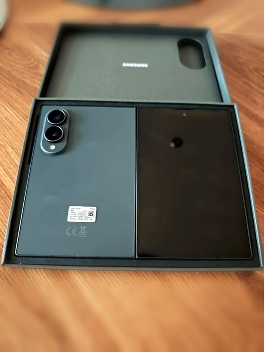 Продавам Samsung Z Fold 8 wide Виваком