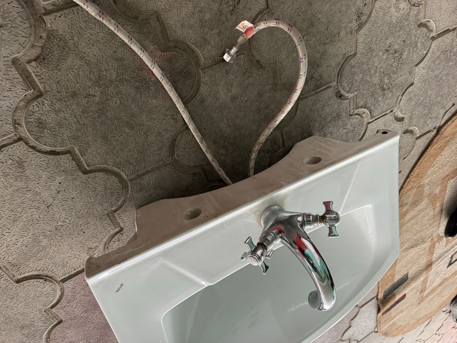 Продам раковину со смесителем