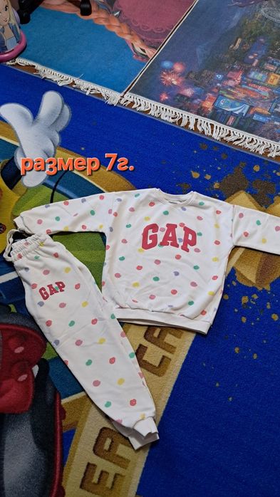 Много запазени дрехи за момиче