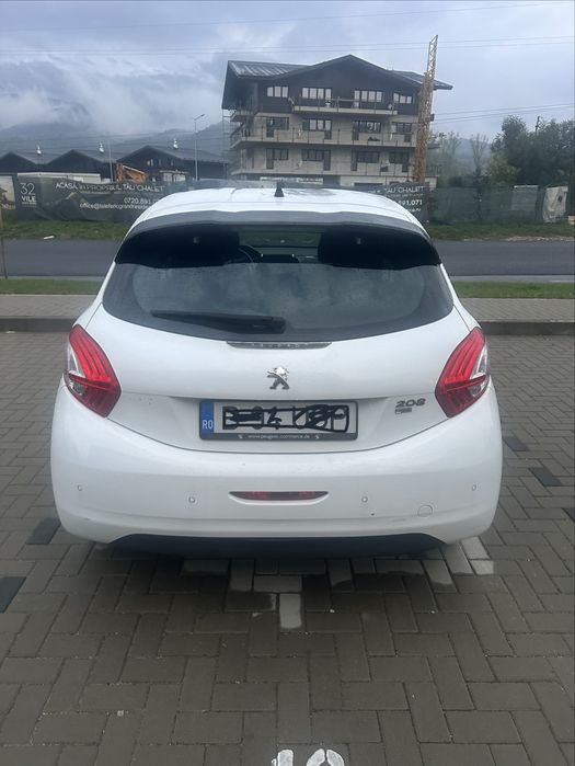 Peugeot 208 1.4 diesel 2012 in 3 usi cutie automata (robotizata)