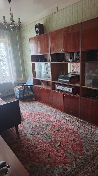 Продается квартира на круг Чорсу 4 ком 1 этаж улучшенная плонировка